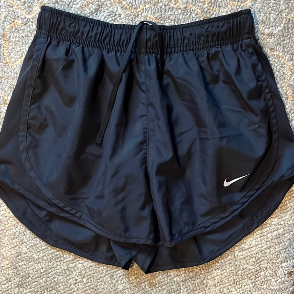 Nike Black Athletic Shorts with Elastic Waistband and Moisture-Wicking Fabric